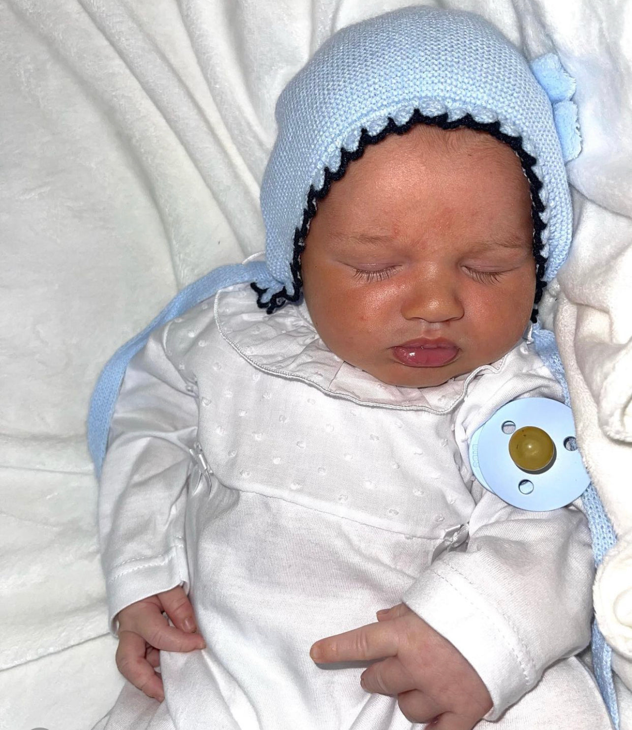 Artesania Granlei - Blue Knitted Bonnet with pom pom detail